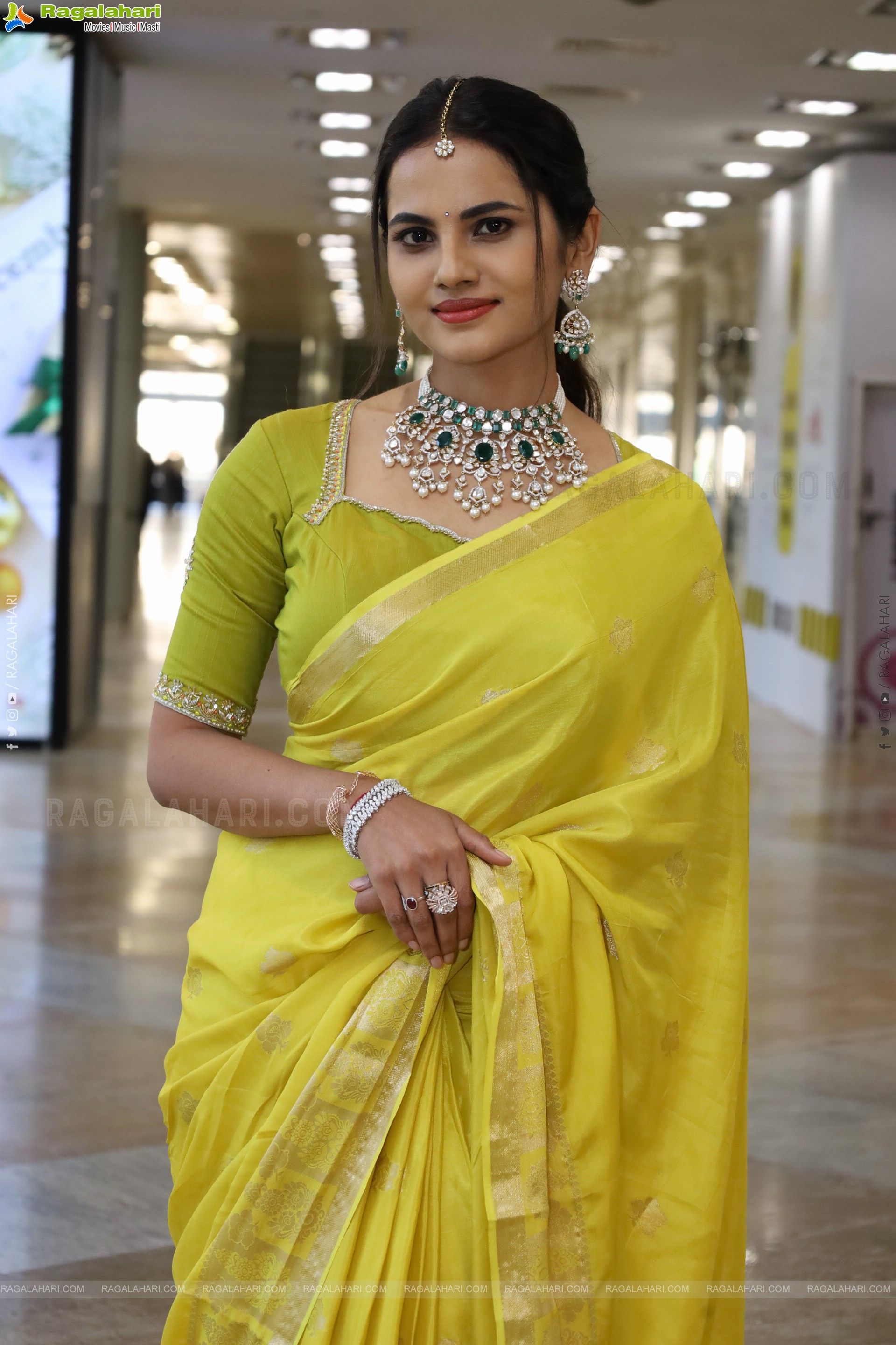Priyanka Chowdary at Hi Life Jewels Launch, HD Gallery