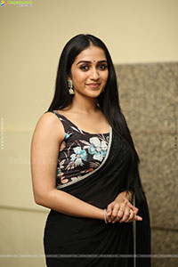 Sakshi Mhadolkar stills in Black Saree, HD Gallery