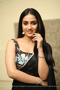 Sakshi Mhadolkar stills in Black Saree, HD Gallery