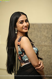 Sakshi Mhadolkar stills in Black Saree, HD Gallery