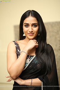 Sakshi Mhadolkar stills in Black Saree, HD Gallery