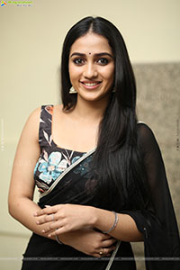 Sakshi Mhadolkar stills in Black Saree, HD Gallery