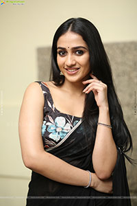 Sakshi Mhadolkar stills in Black Saree, HD Gallery