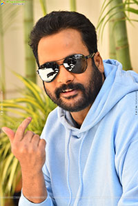 Actor Shivaji at Dhandoraa Movie Interview, HD Gallery