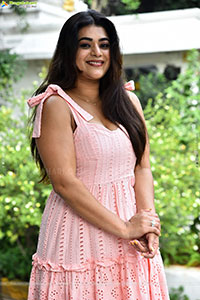 Yamini Bhaskar at Psych Siddhartha Interview, HD Gallery