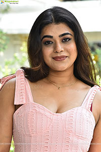 Yamini Bhaskar at Psych Siddhartha Interview, HD Gallery