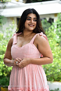 Yamini Bhaskar at Psych Siddhartha Interview, HD Gallery