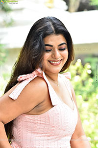 Yamini Bhaskar at Psych Siddhartha Interview, HD Gallery