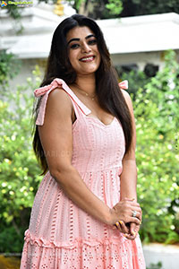 Yamini Bhaskar at Psych Siddhartha Interview, HD Gallery