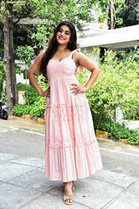 Yamini Bhaskar at Psych Siddhartha Interview, HD Gallery