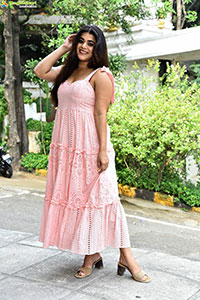 Yamini Bhaskar at Psych Siddhartha Interview, HD Gallery