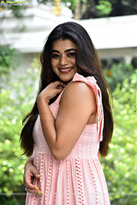 Yamini Bhaskar at Psych Siddhartha Interview, HD Gallery