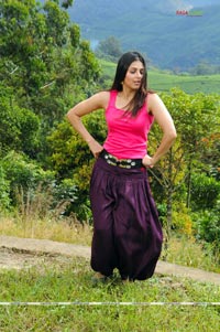 Bhumika in Naa Style Veru