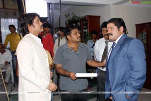 King (Nagarjuna, Trisha) Working Stills