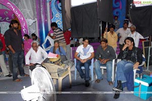 King (Nagarjuna, Trisha) Working Stills