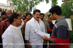 King (Nagarjuna, Trisha) Working Stills