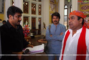 King (Nagarjuna, Trisha) Working Stills