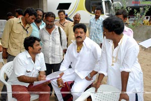 King (Nagarjuna, Trisha) Working Stills