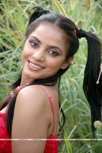 Neetu Chandra at Satyameva Jatathe Sets