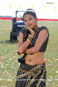 Priyamani in Dhrona