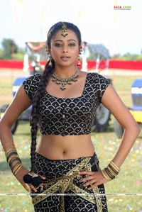 Priyamani in Dhrona