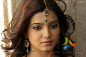 Samantha Eega Stills