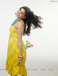 Samantha Yellow Frock Pics