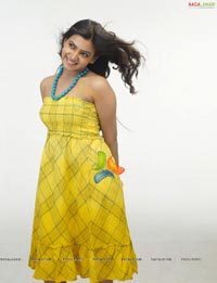 Samantha Yellow Frock Pics