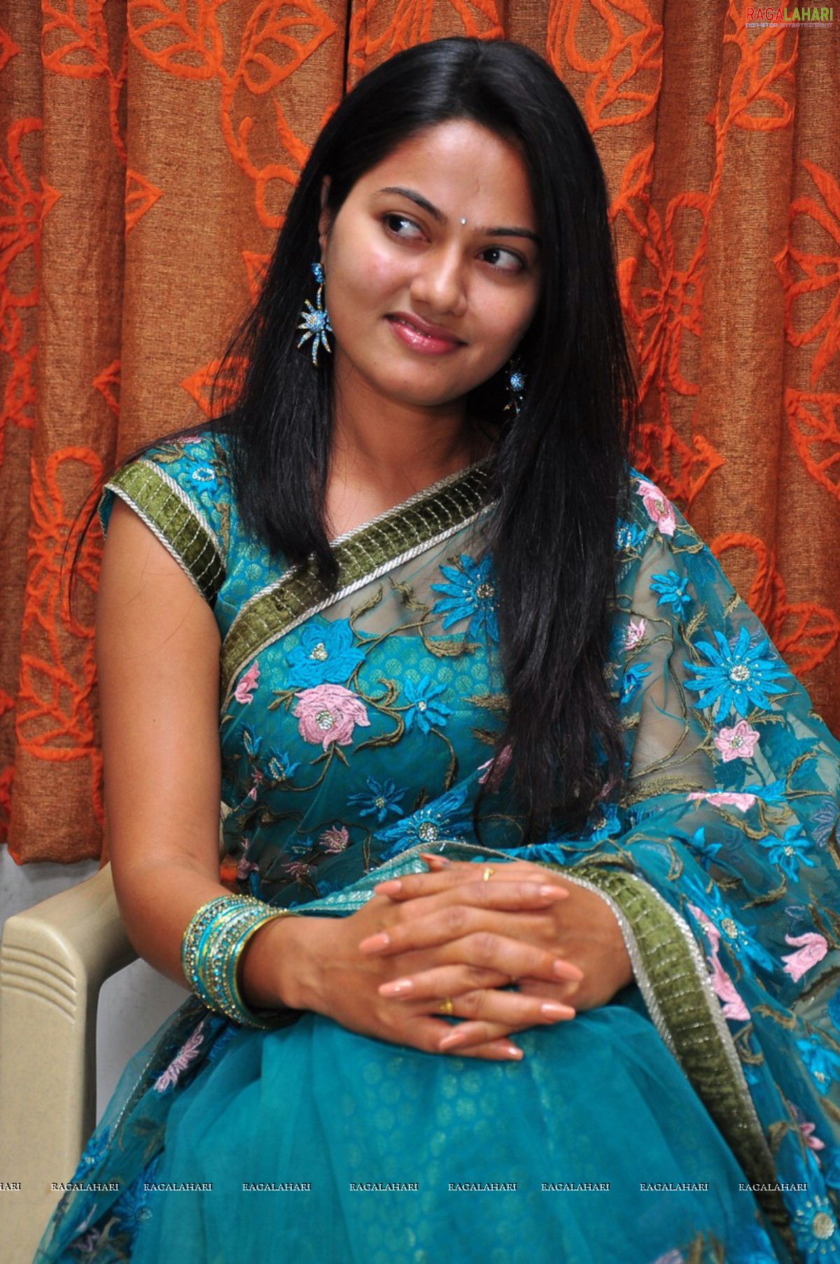 Suhasini (Hi-Res)