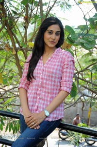 Regina Cassandra Photos