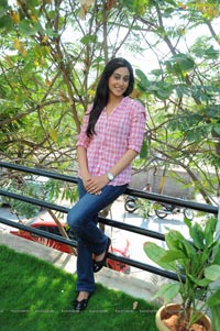 Regina Cassandra Photos