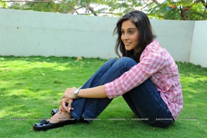 Regina Cassandra Photos