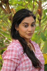 Regina Cassandra Photos