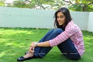 Regina Cassandra Photos