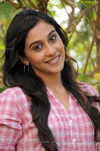 Regina Cassandra Photos