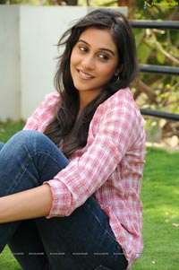 Regina Cassandra Photos