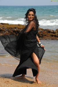 Aayiram Vilakku Rachana Maurya Hot Photos