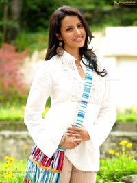 Priya Anand High Resolution Photos