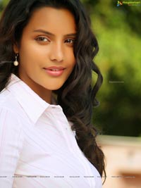 Priya Anand High Resolution Photos