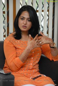 Rudrama Devi Anushka