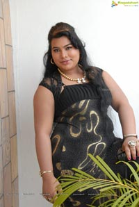 Amma Naana Oorelithe Sushmitha
