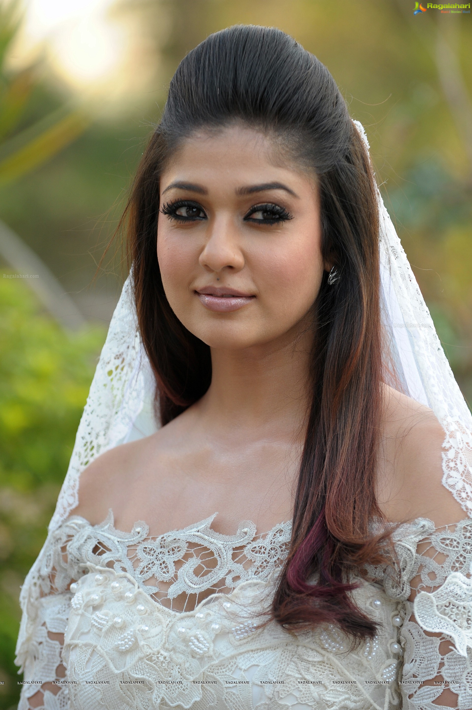 Nayanatara Stills From  Raja Rani, HD Gallery