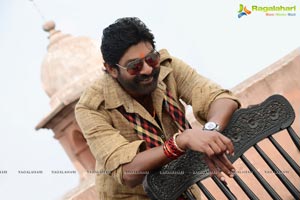 Jagapathi Babu in Pilla Nuvvu Leni Jeevitham