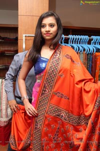 Priyanka at Shrujan Hand Embroidery Exhibition Launch