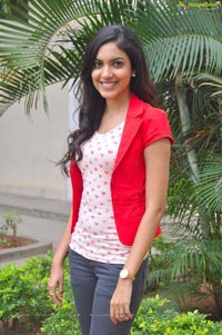 Heroine Ritu Varma @ Naa Rakumaru Press show