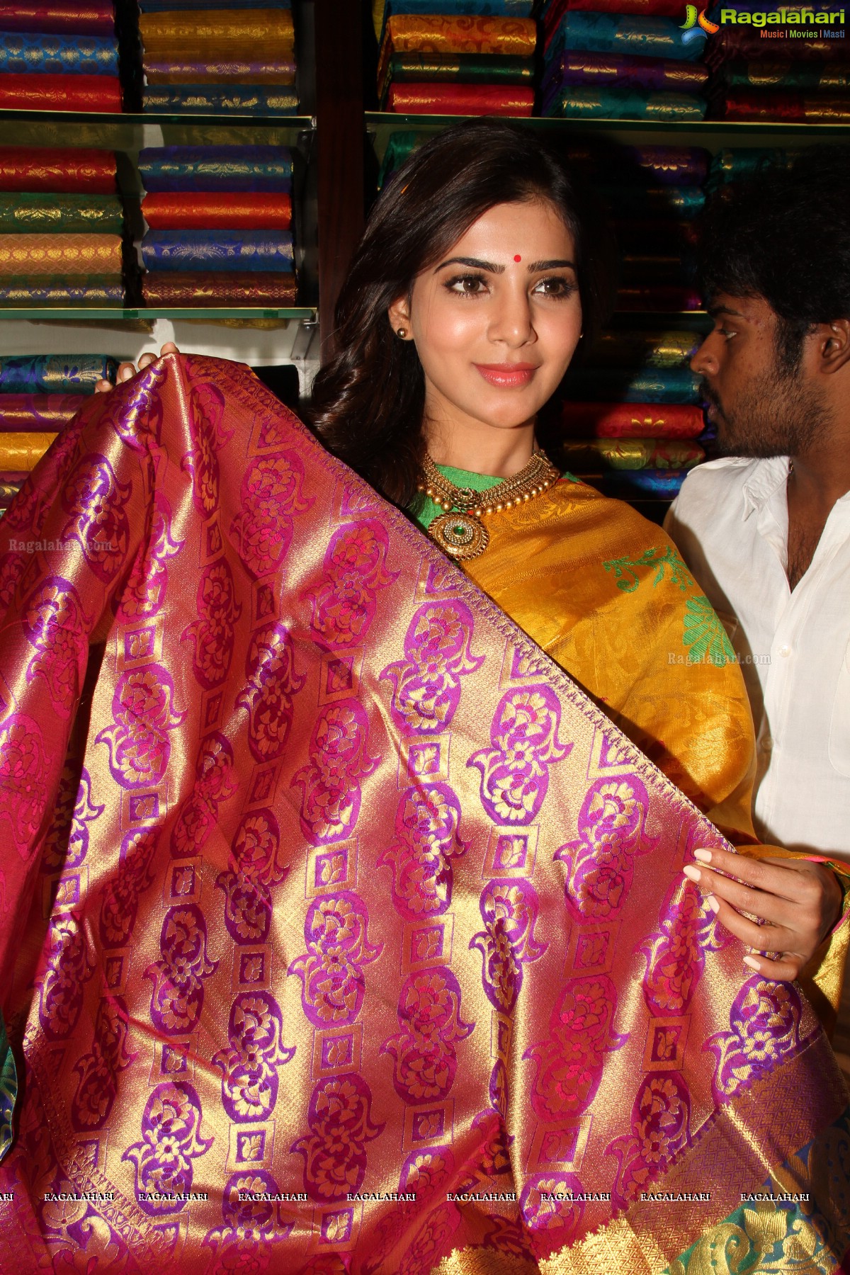 Samantha at South Indian Shopping Mall Launch, Ameerpet