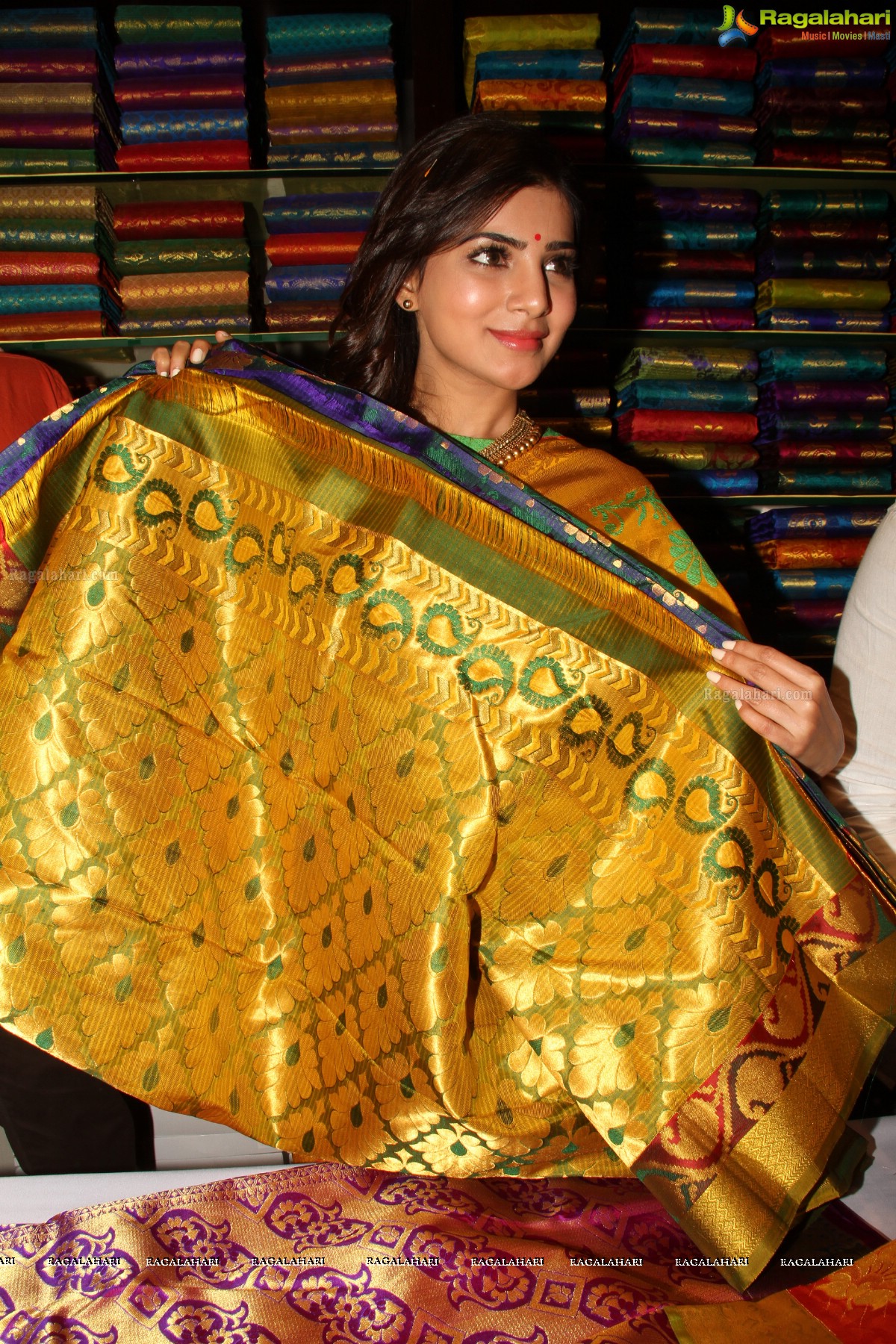 Samantha at South Indian Shopping Mall Launch, Ameerpet