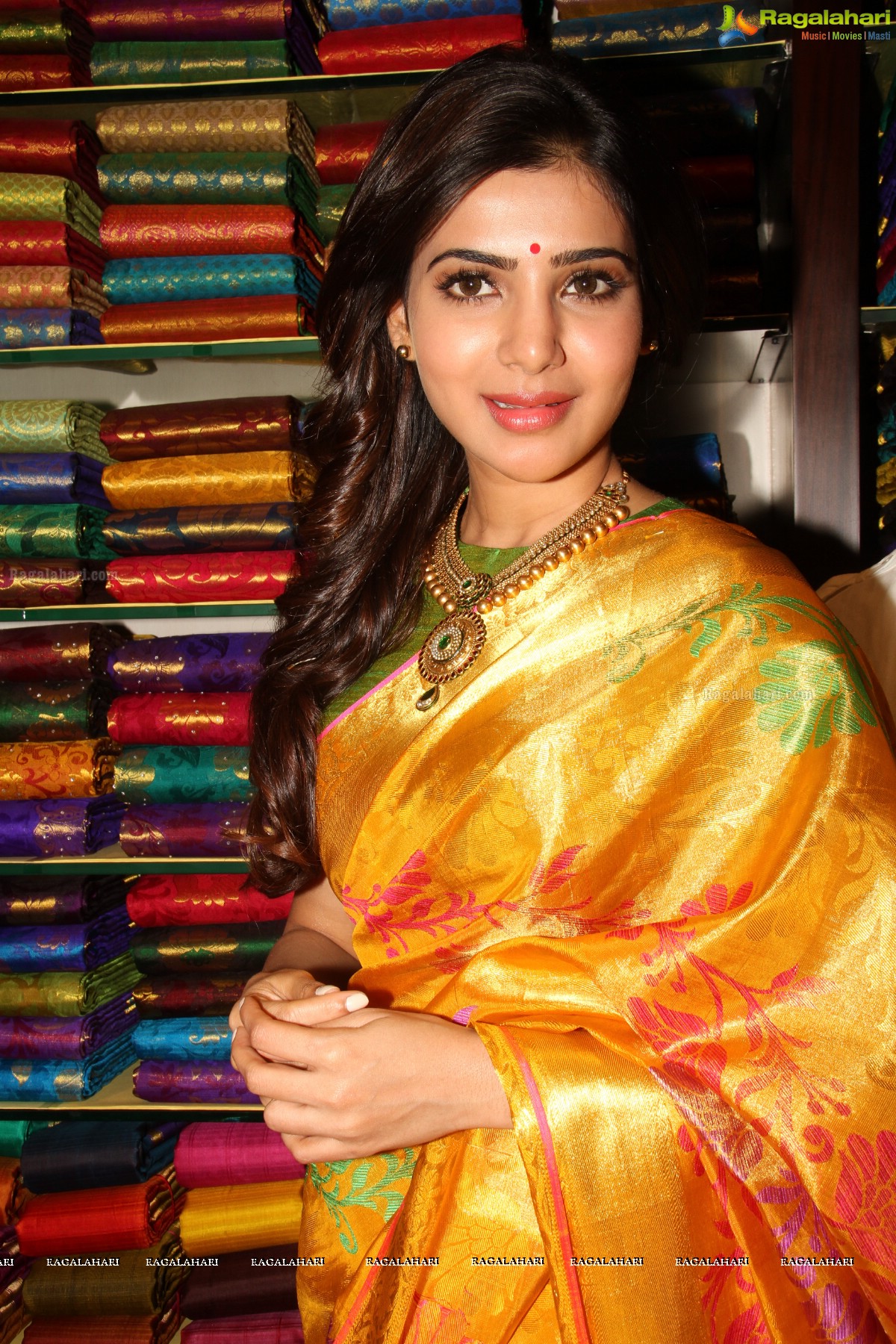 Samantha at South Indian Shopping Mall Launch, Ameerpet