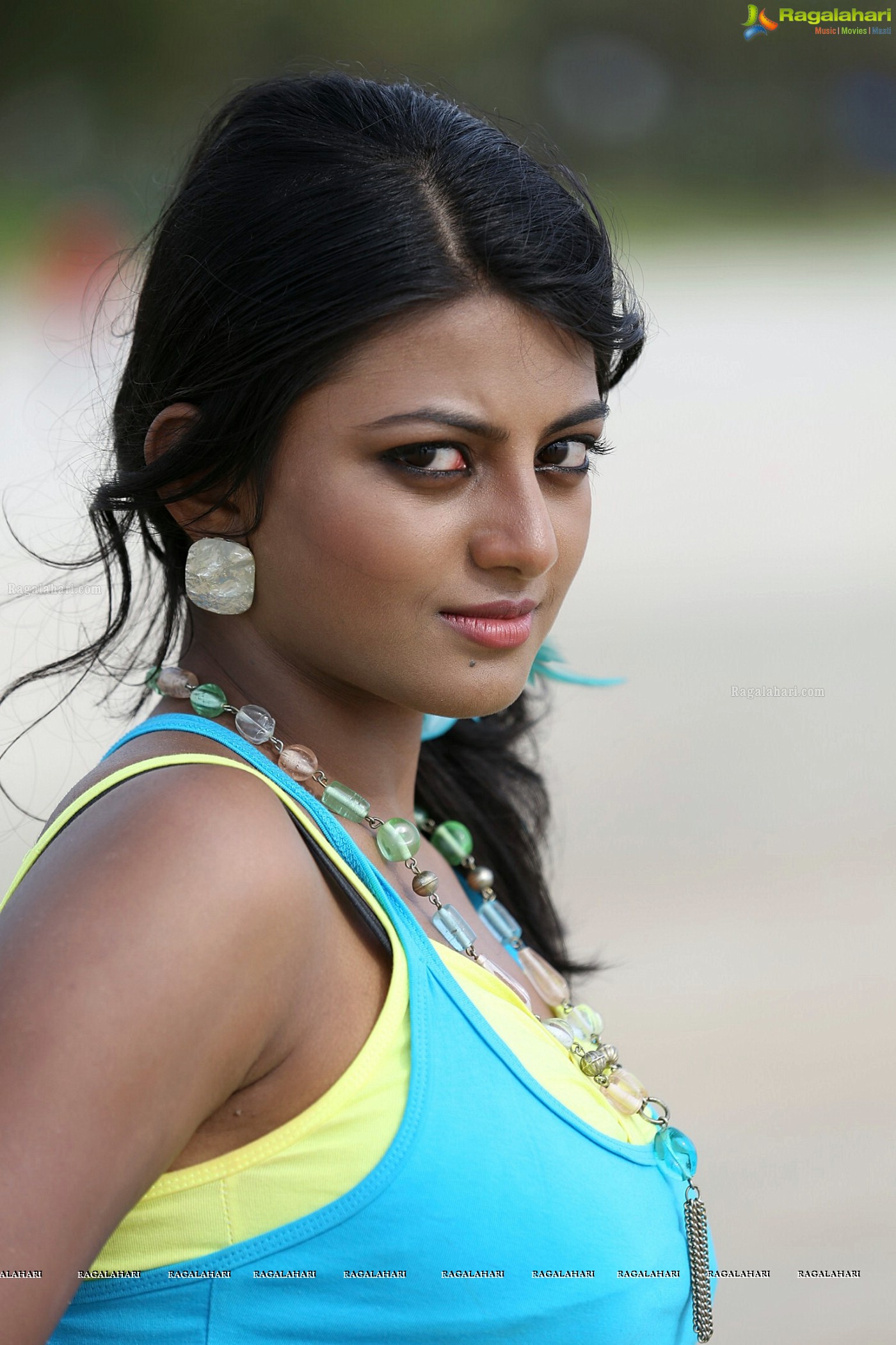 Anandhi in Green Signal (Posters)