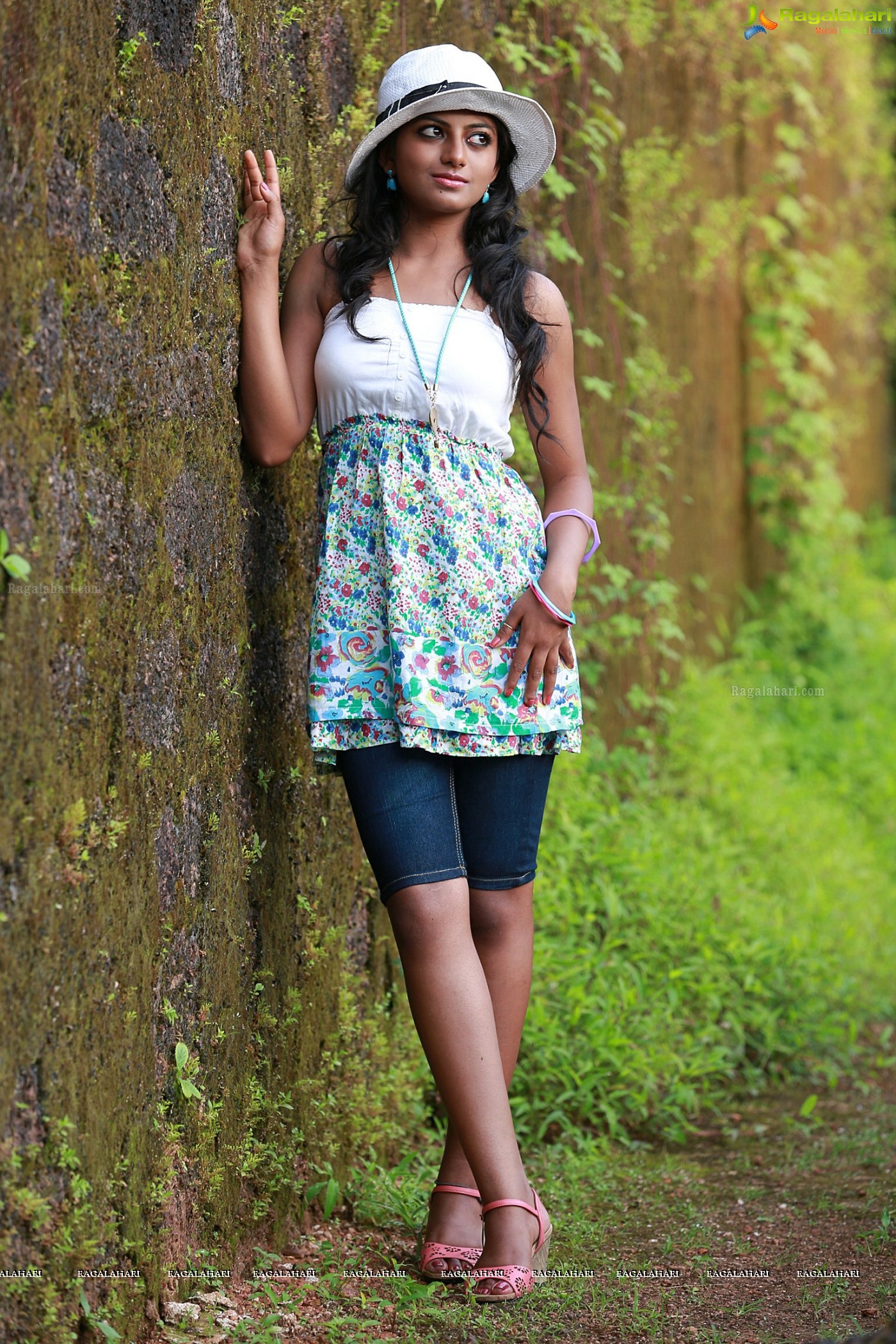 Anandhi in Green Signal (Posters)